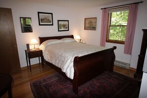 2 bedrooms, iron/ironing board, WiFi