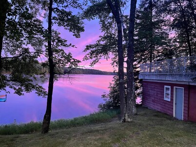 Lakefront Getaways-185' all sand beach-Completely Remodeled and Updated