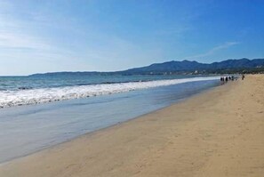 Beach nearby, sun-loungers, beach umbrellas, beach towels - Boutique Villa Steps to Beach!-$99/Room Per Nt Special Incl Staff, Last Minute  (Bucerias)