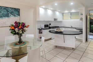 Dining - Lagoon 005 Hamilton Island (Hamilton Island)