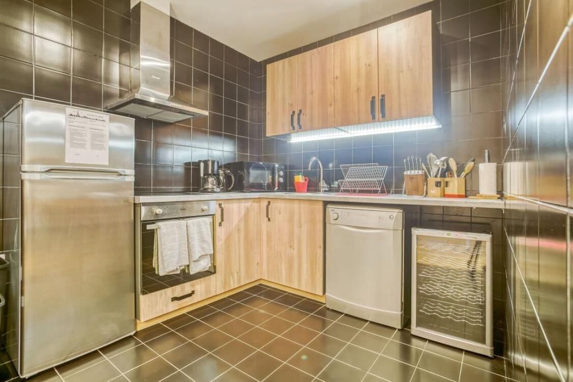 Køleskab, mikrobølgeovn, ovn, kogeplade