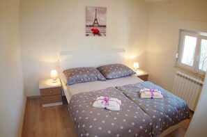 5 bedrooms, free WiFi, bed sheets