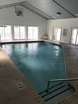 من حمّامات السباحة المغطاة، حمّام سباحة خارجي