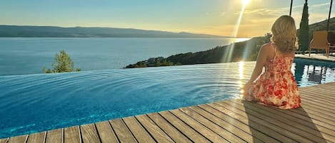 Alberca infinita y alberca climatizada