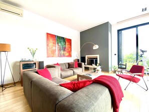 Smart TV, fireplace, books, stereo - Exclusive location with privacy and amazing panoramic view (Mimice)