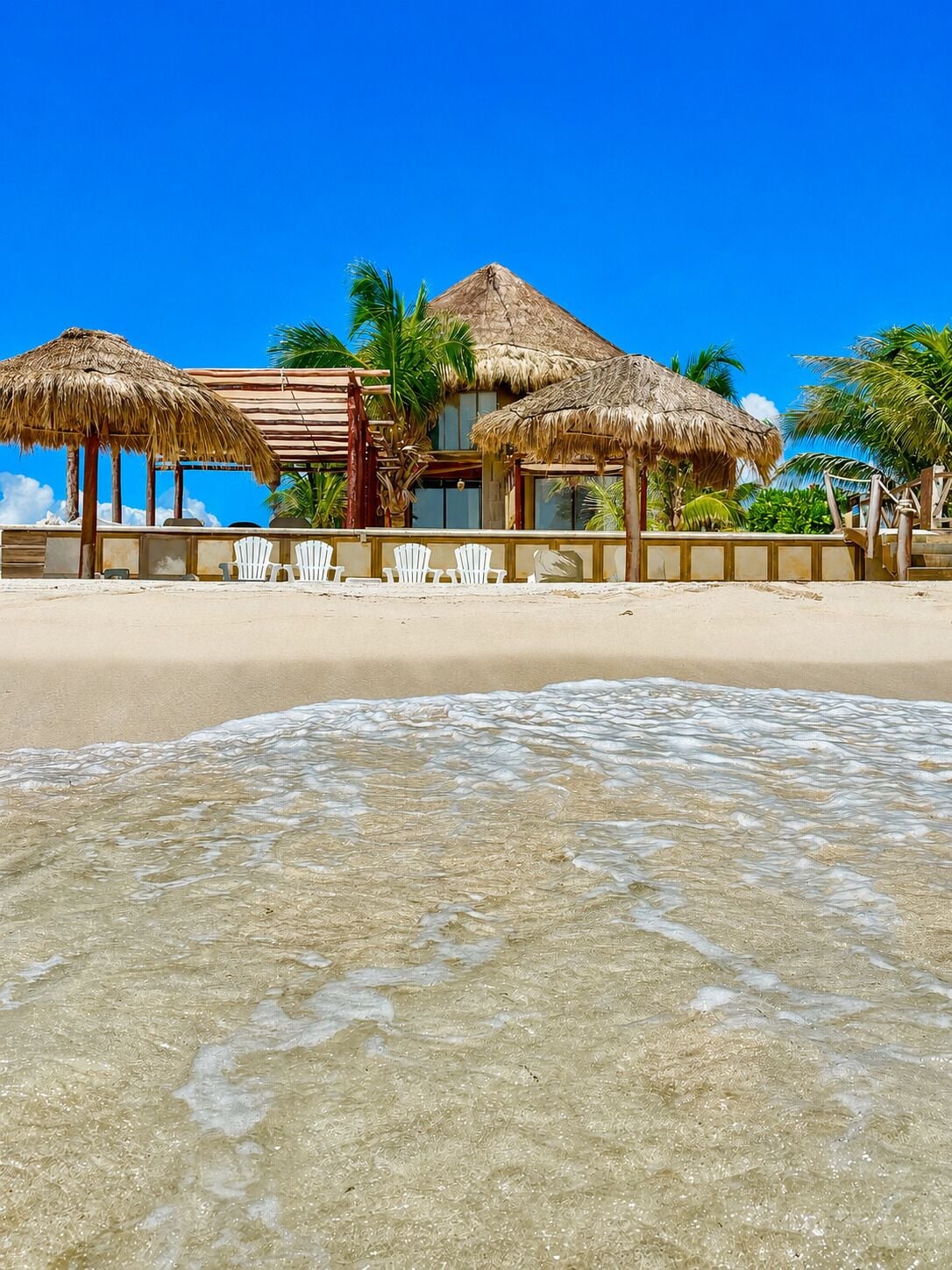 Plage, chaises longues, serviettes de plage