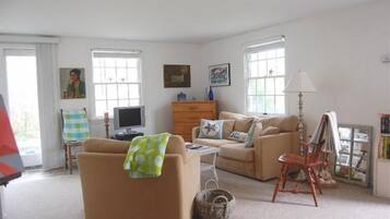 Een televisie en een dvd-speler