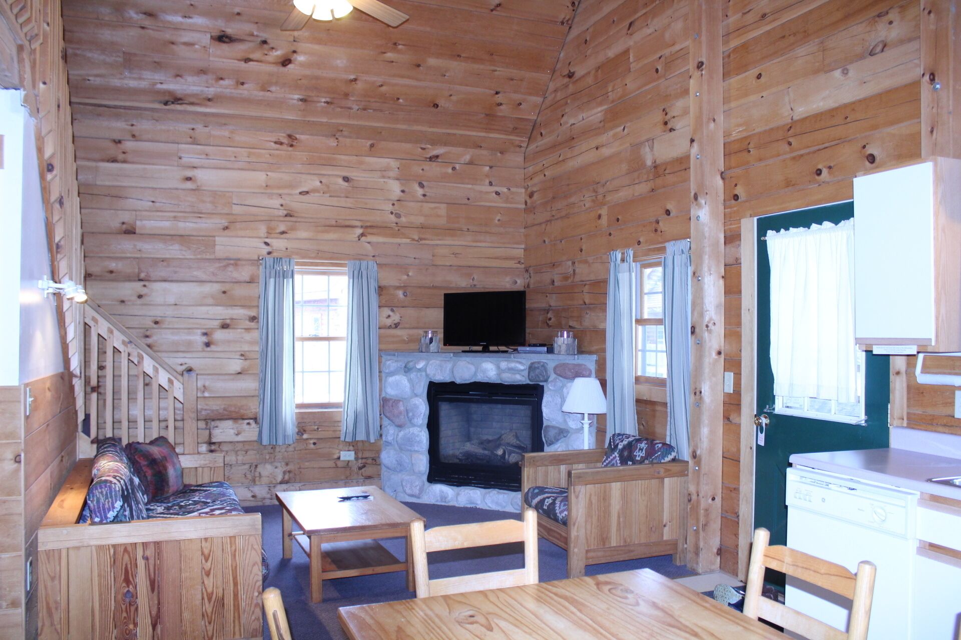 Adventure Awaits! Luxury Log Home at Double JJ Resort