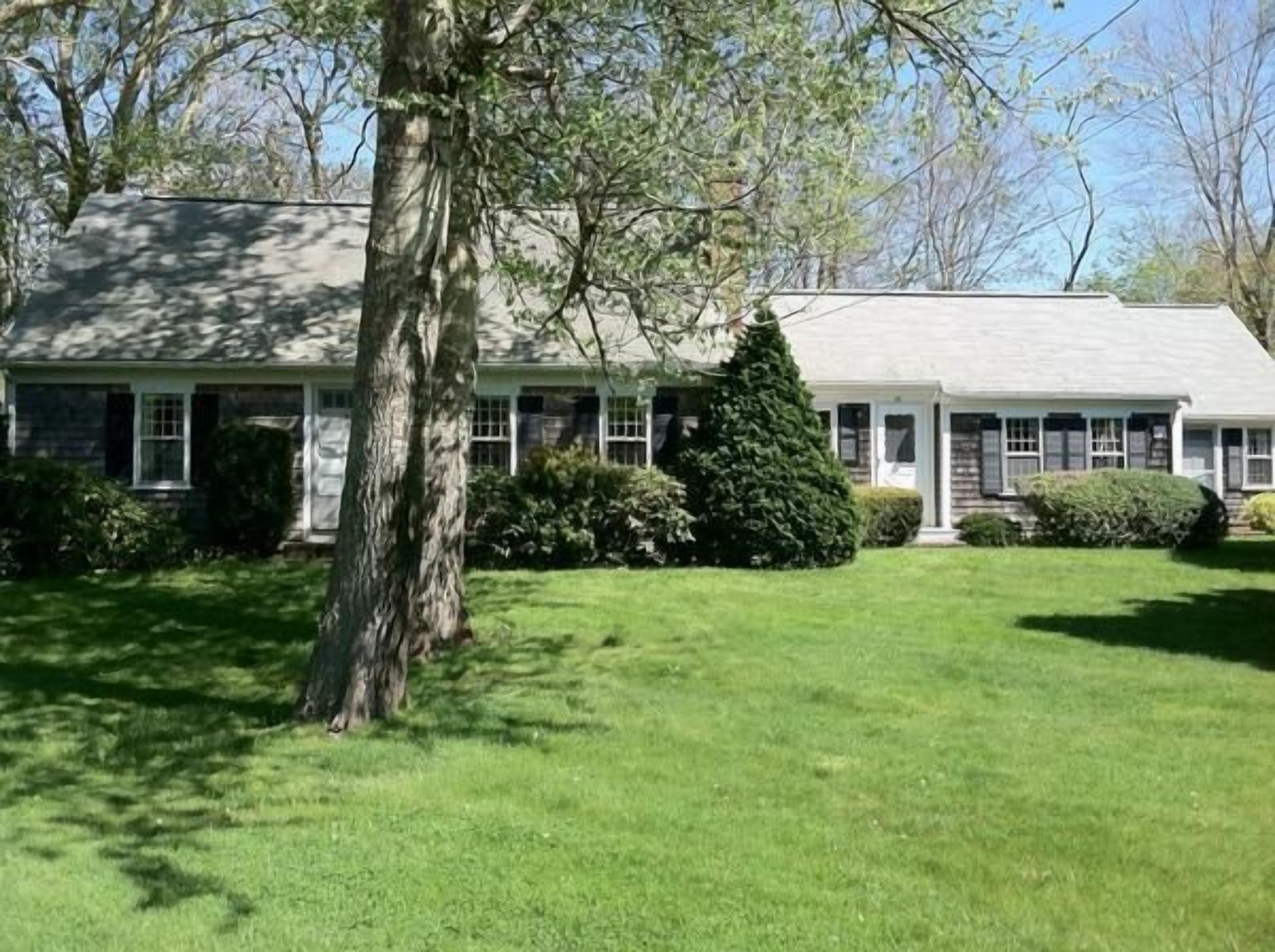 Great location with in-law suite... walk to the Beach and the Village of Dennis!