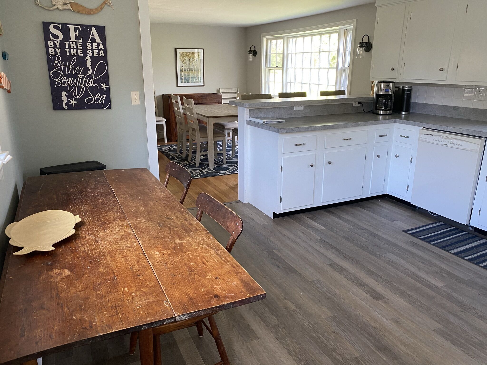 Great location with in-law suite... walk to the Beach and the Village of Dennis!