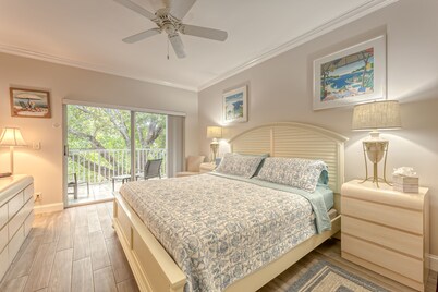 Walk to everything - beach, shopping, food, & fun. Beautiful low rise oasis.