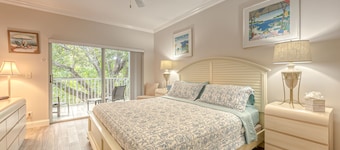 Walk to everything - beach, shopping, food, & fun. Beautiful low rise oasis.