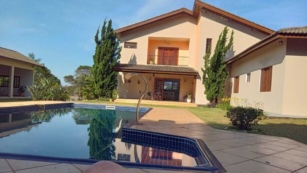 A house with a swimming pool, a patio, and a garden. - Excellent Country House (Água Preta)