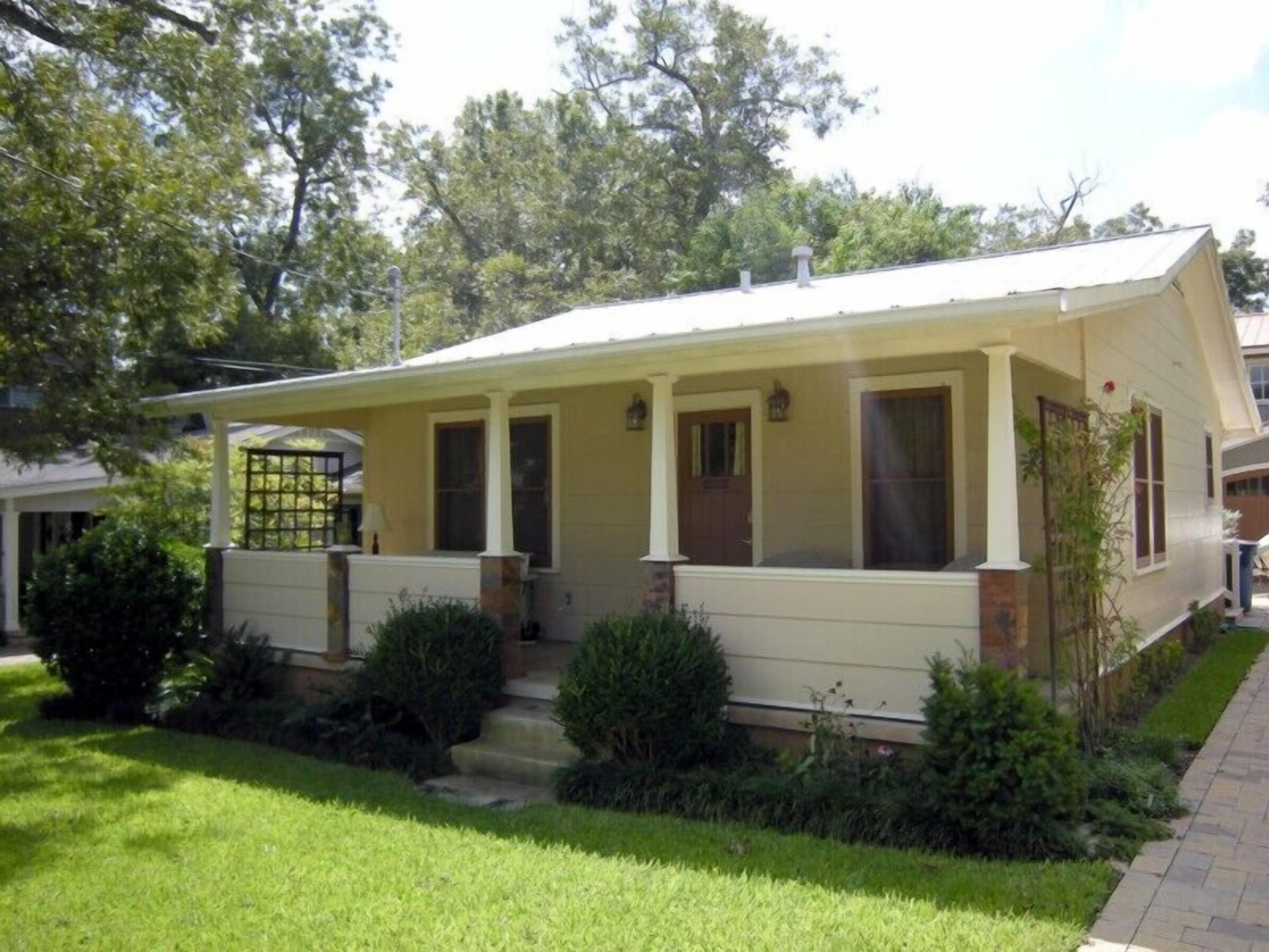 Tranquil Zilker neighborhood bungalow in 78704 on street front quiet cul de sac