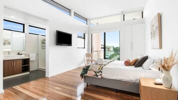 3 bedrooms, iron/ironing board, travel crib, WiFi