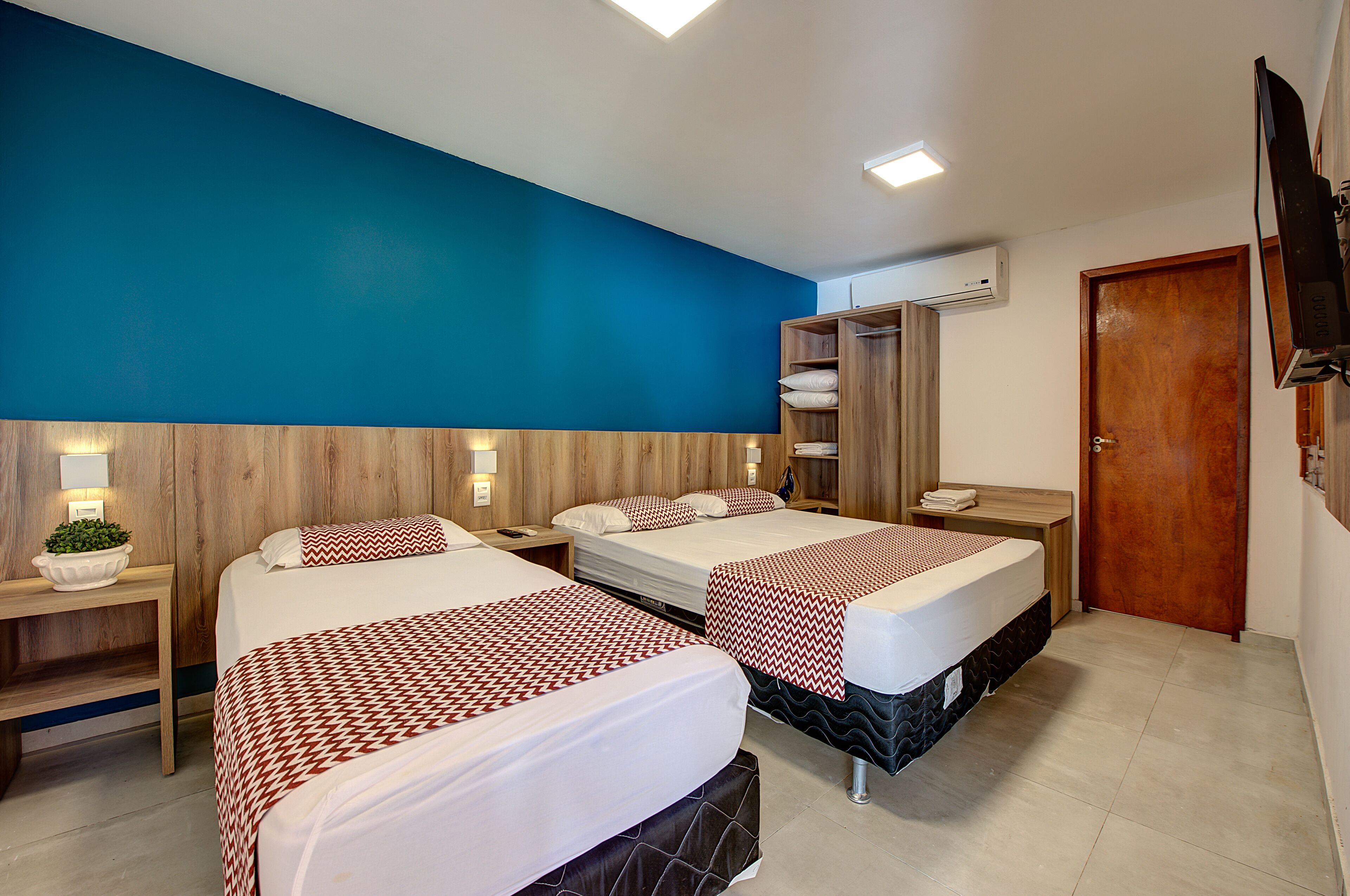 Luxury House BEACH PARK-7 SUITES AR / TV-27 People-50m from Beach