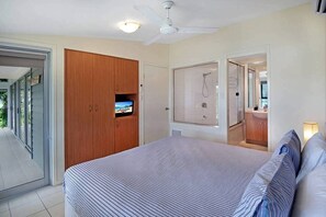3 bedrooms, iron/ironing board, WiFi, bed sheets - Oasis 23, Seaview Apartment on Hamilton Island (Hamilton Island)