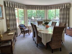 Dining - Sherwood Park - A rural atmosphere in town / set on 2 acres (Bowral)