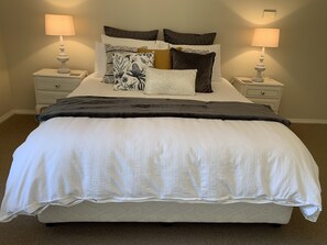 6 bedrooms, iron/ironing board, WiFi, bed sheets - Sherwood Park - A rural atmosphere in town / set on 2 acres (Bowral)