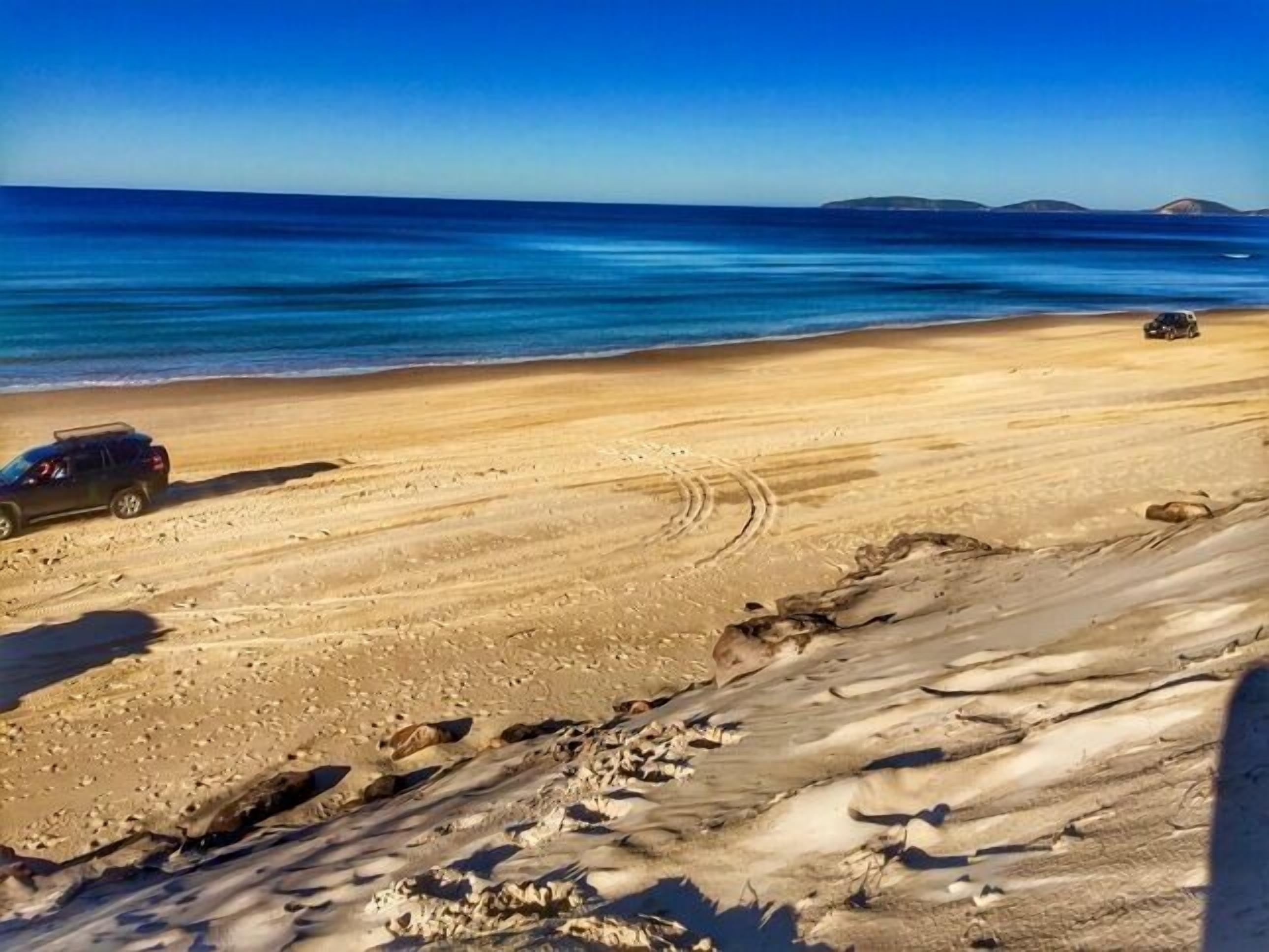 Dee's Retreat - Oceanview Apartments — image 21