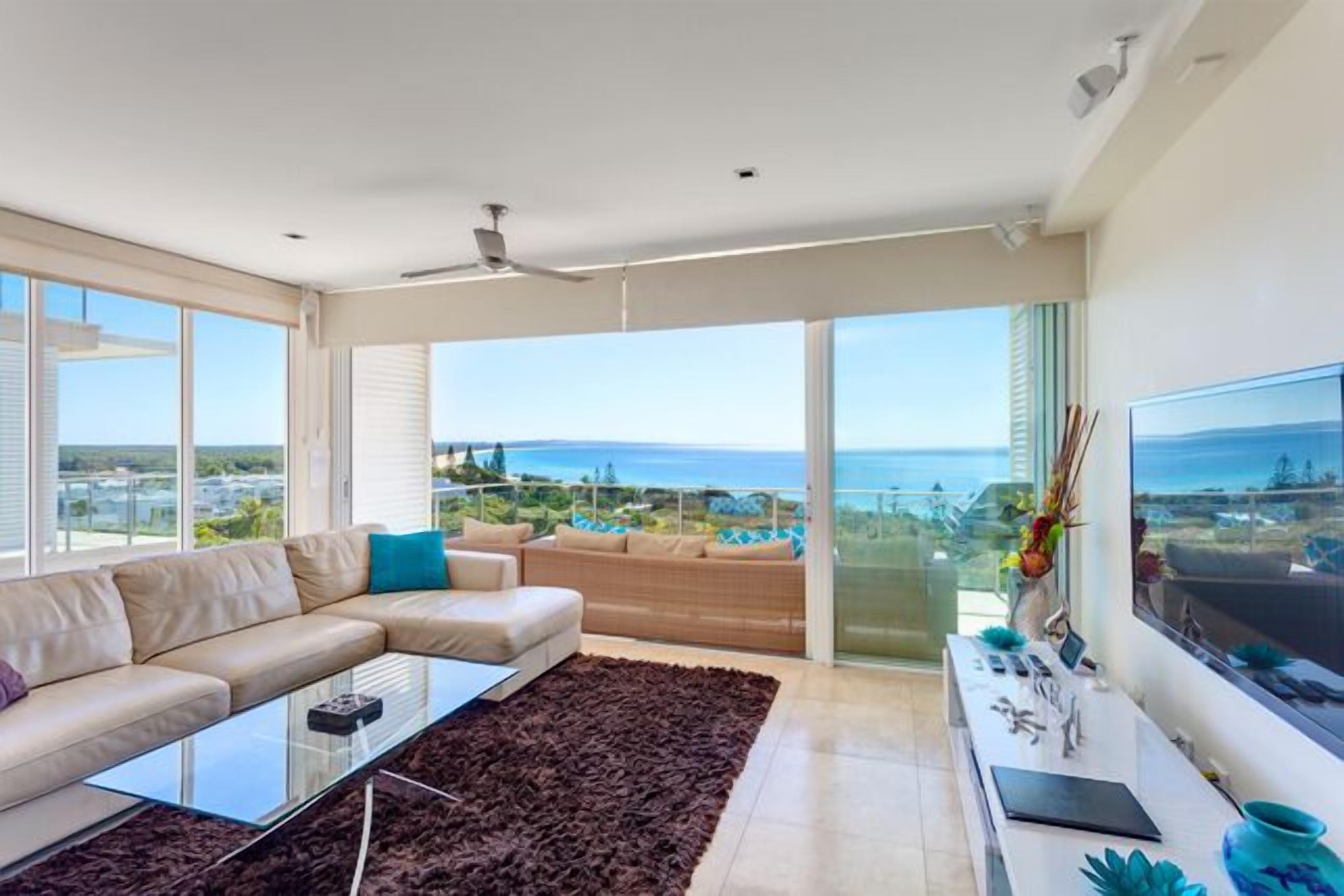 Dee's Retreat - Oceanview Apartments — image 16