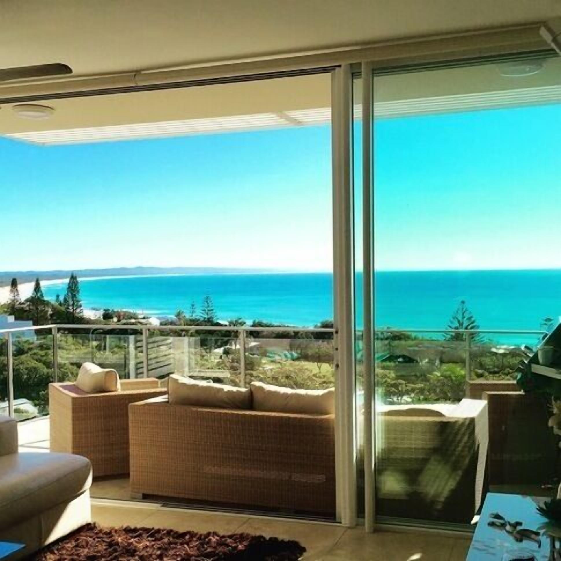 Dee's Retreat - Oceanview Apartments — image 2