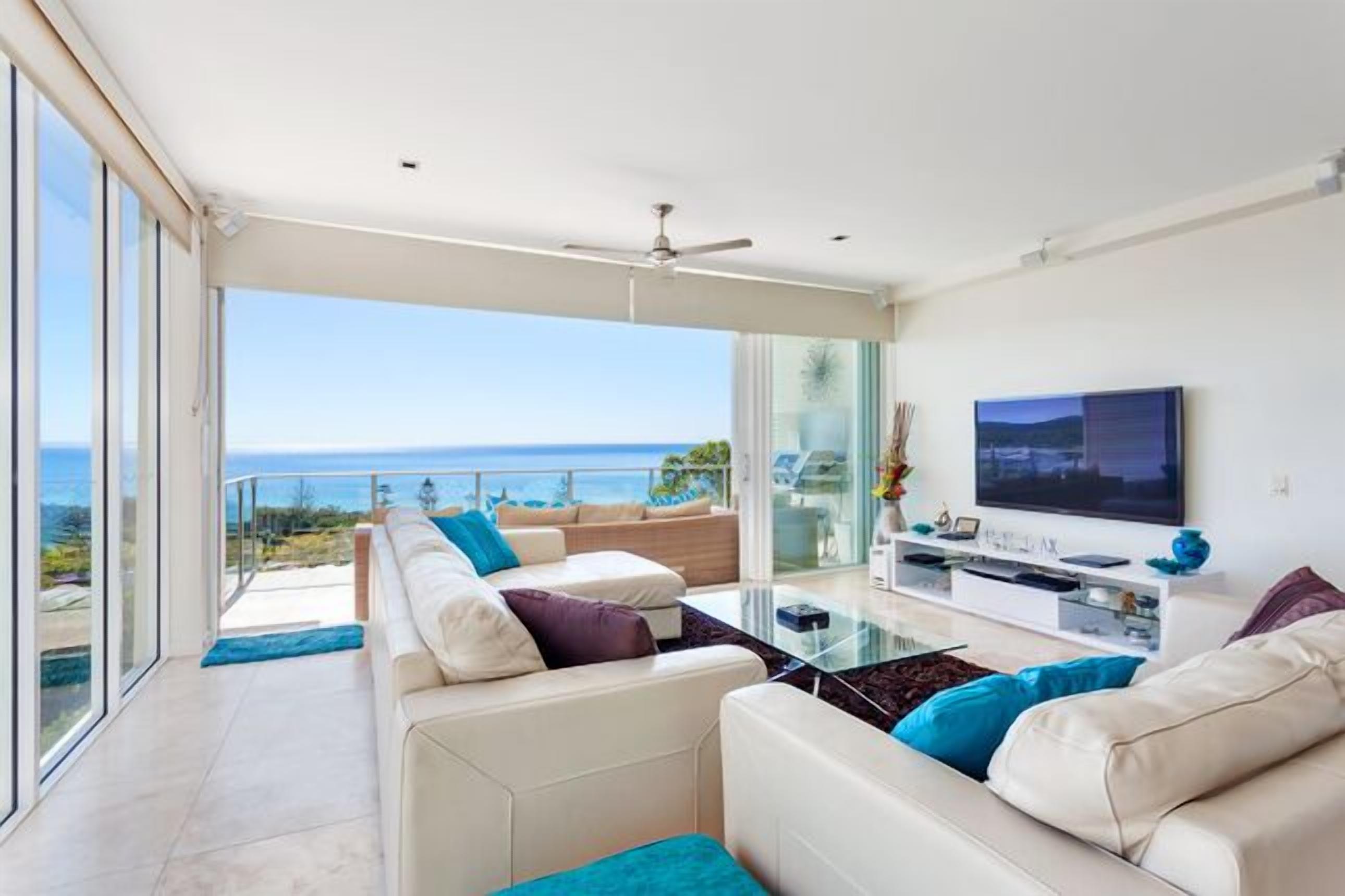 Dee's Retreat - Oceanview Apartments — image 17