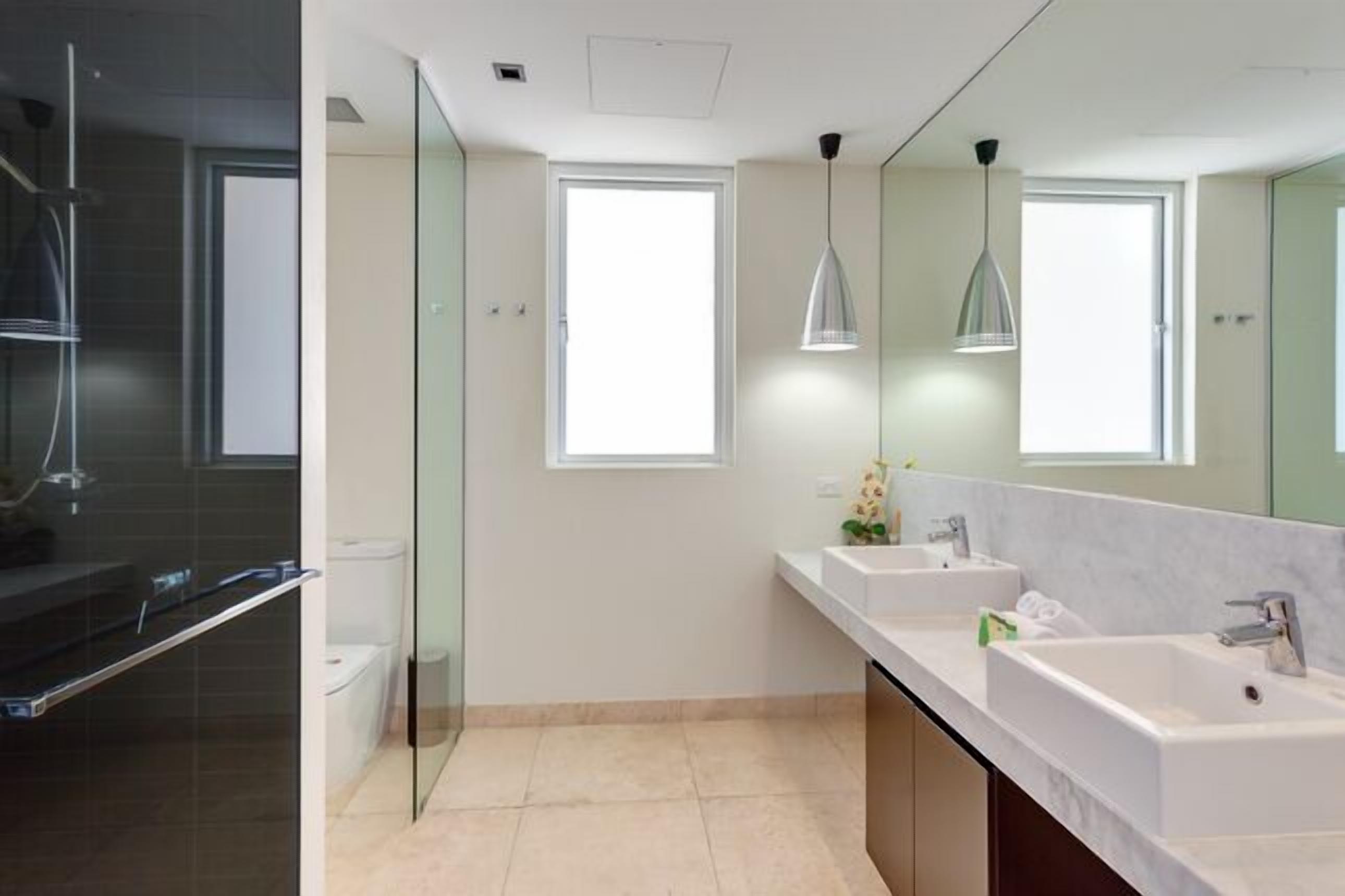 Dee's Retreat - Oceanview Apartments — image 13