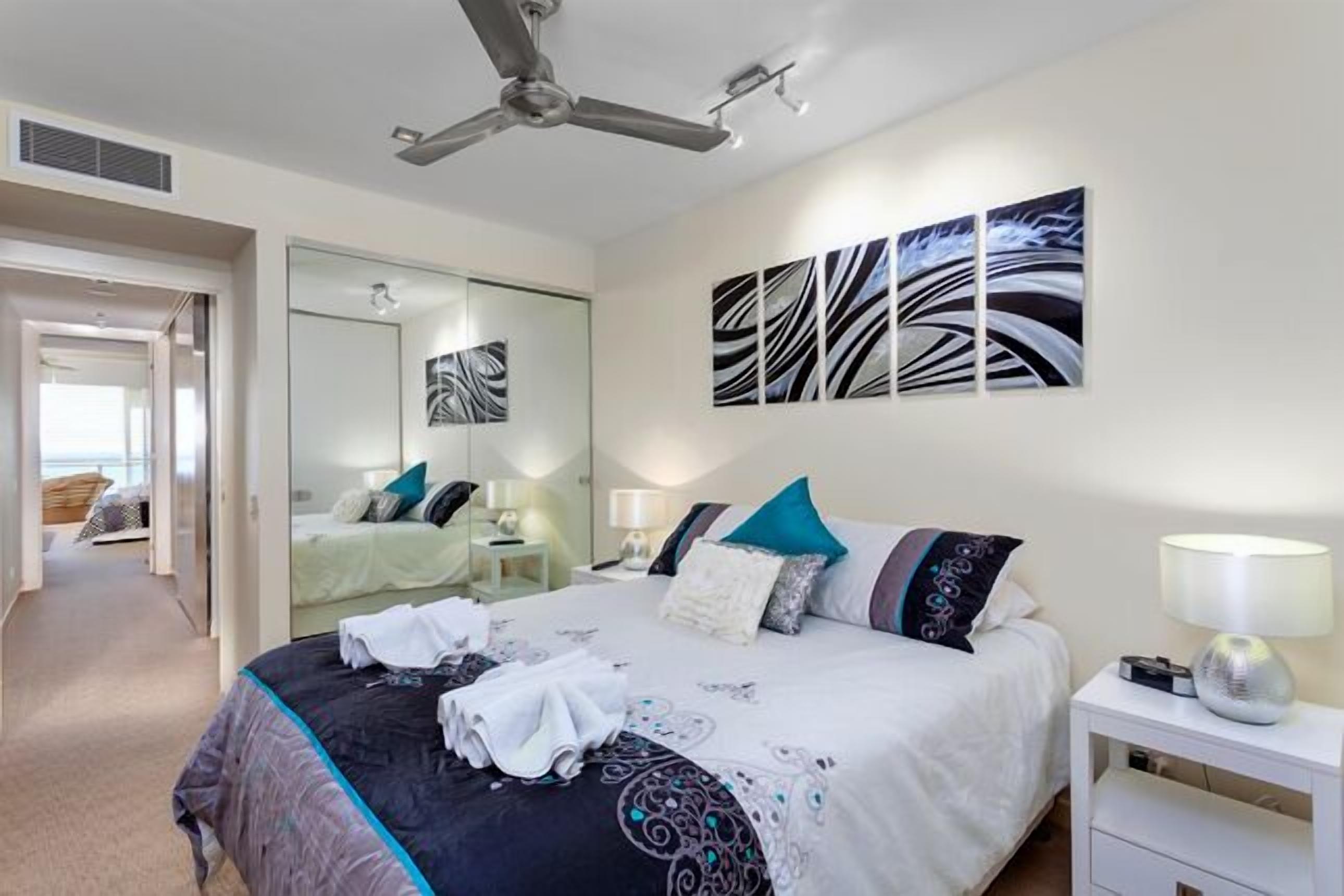 Dee's Retreat - Oceanview Apartments — image 9