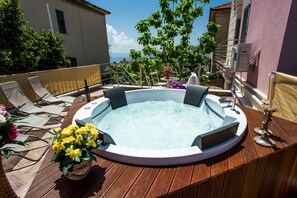 Bain à remous extérieur