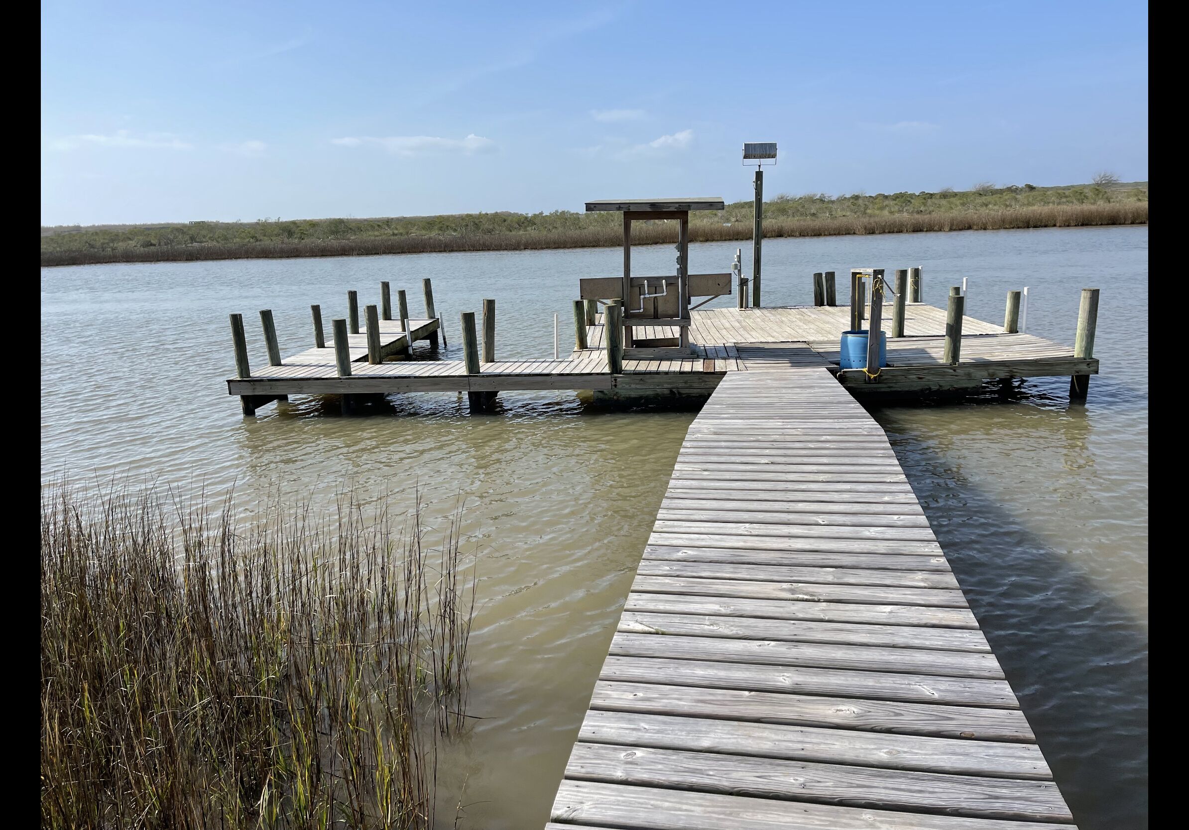 Bay House Excellent Fishing House With Large Lighted Pier At The Caney