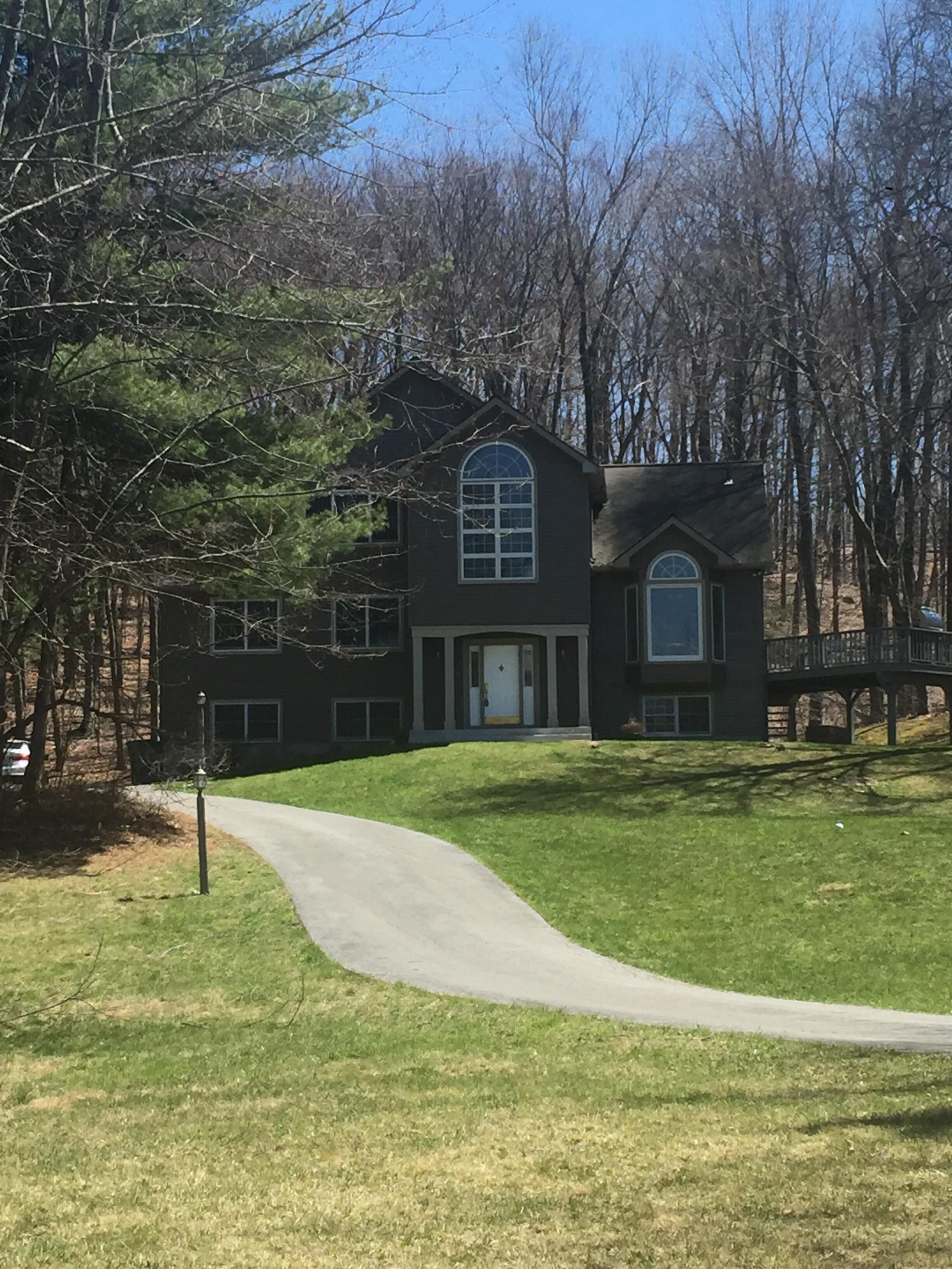 Large private countryside escape, nestled on 3 private acres, pond, private.