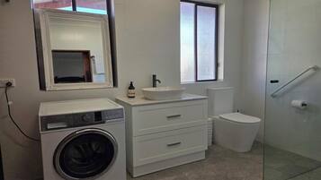 Combined shower/bathtub, hair dryer, towels, soap