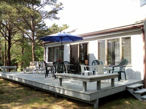 Comfort & Privacy Near Lt. Island (1295)