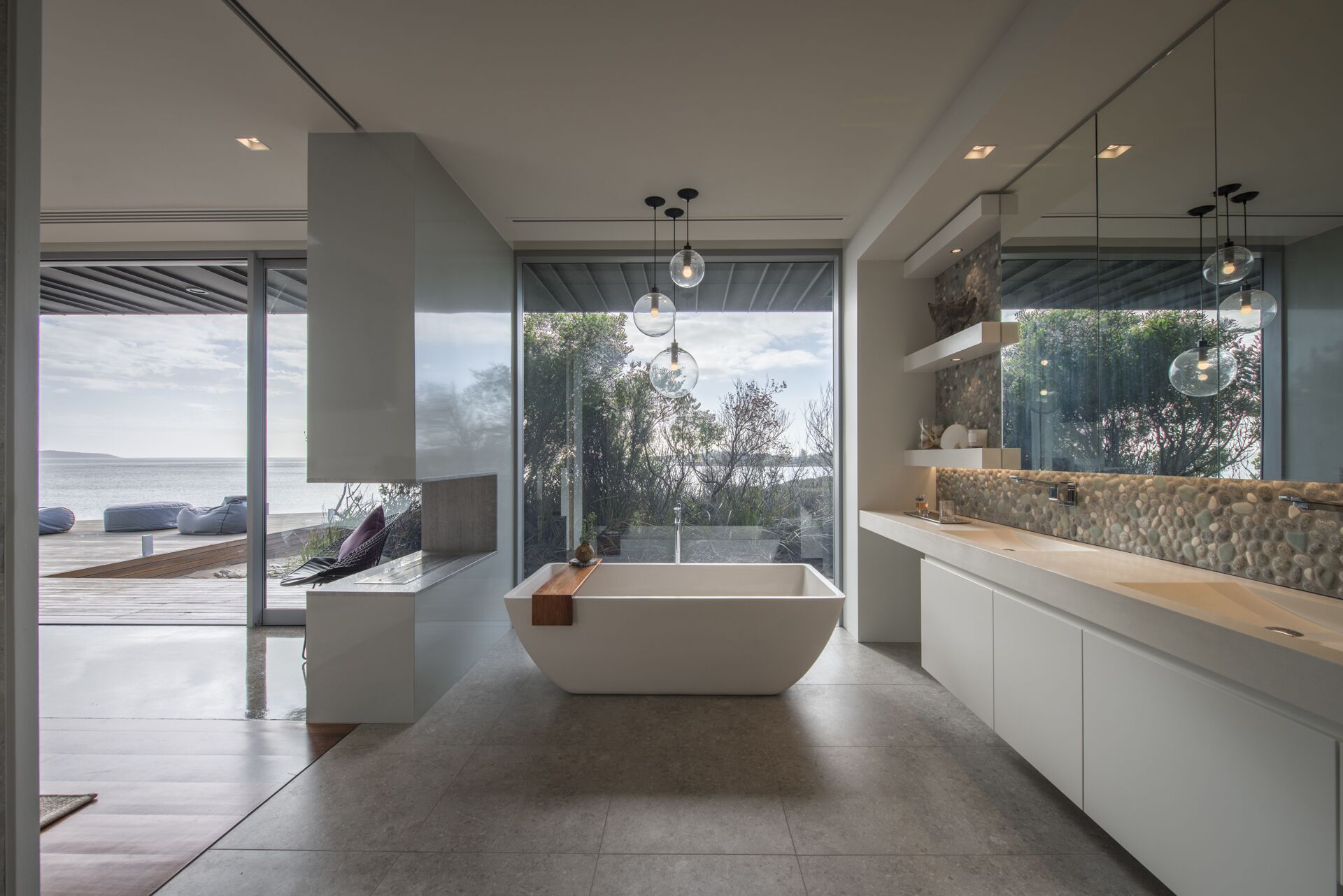 The Low Head Beach House — image 18