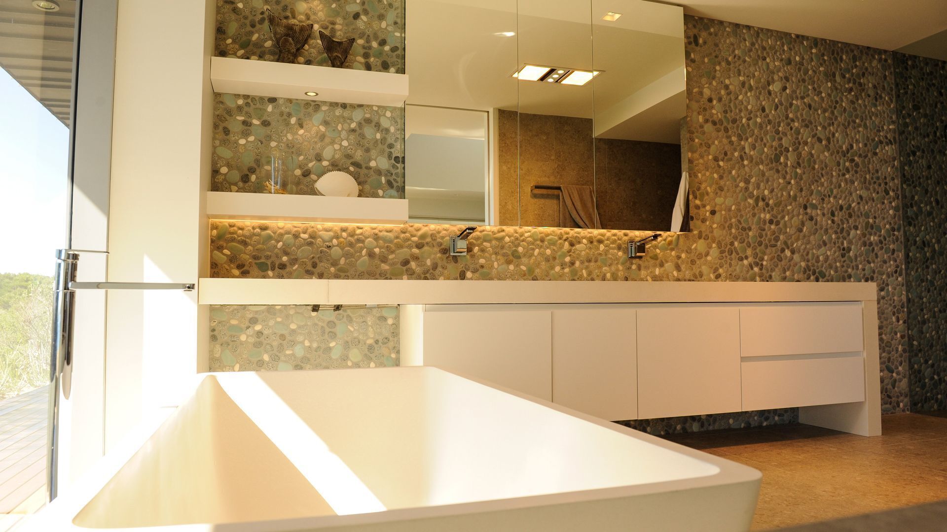 The Low Head Beach House — image 8