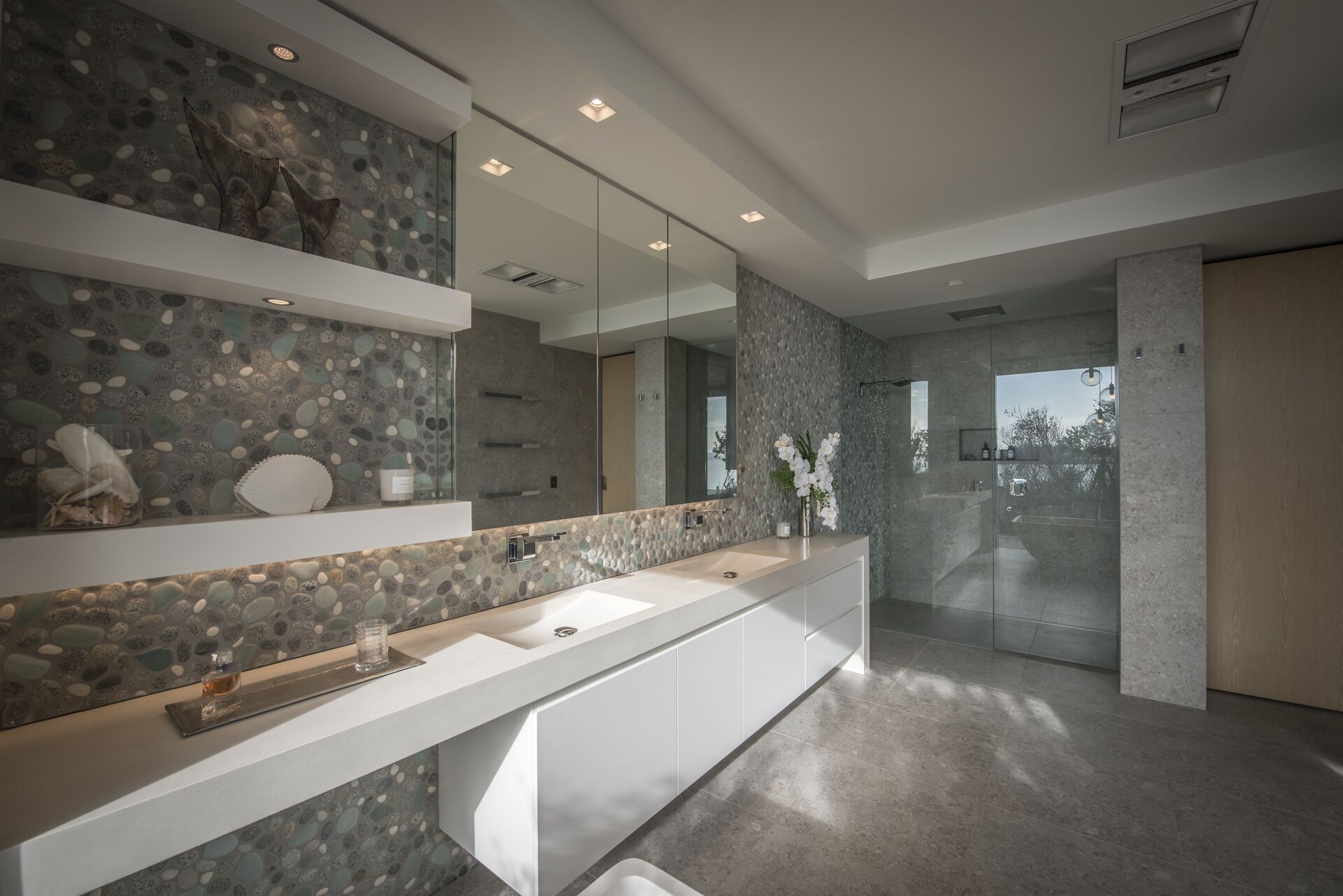 The Low Head Beach House — image 19