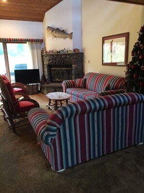 TV, fireplace - 3 BDRM/2 Bath in Windham Mountain Village Walking Distance To Mountain with view (Windham Mountain Village)