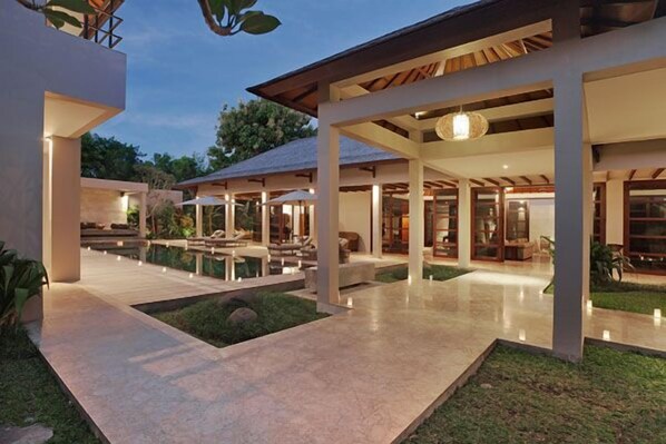 4 Schlafzimmer, Zimmersafe, Bügeleisen/Bügelbrett, kostenloses WLAN