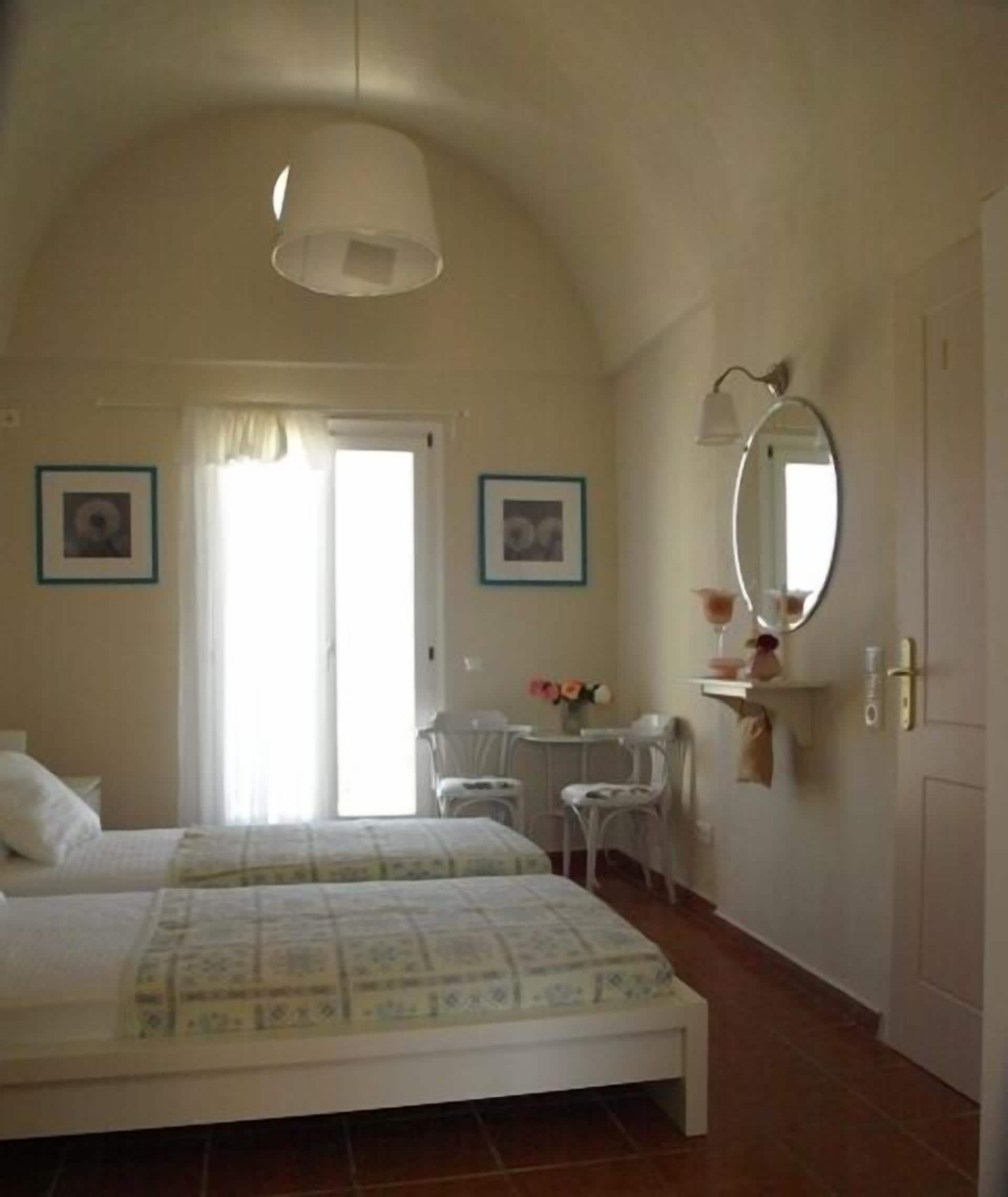 5 slaapkamers, een kluis op de kamer, een bureau