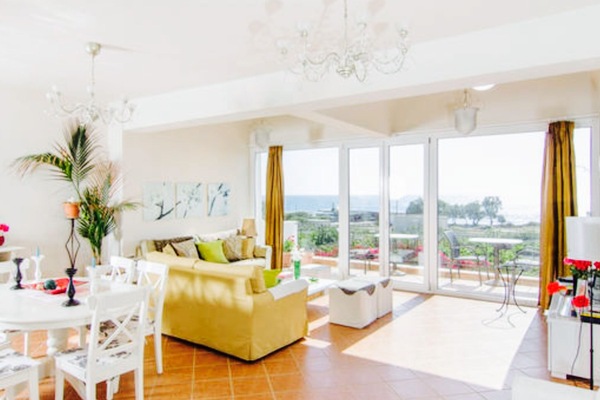 Smart TV, books, stereo