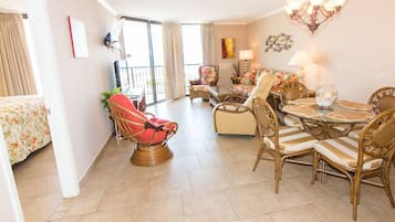 Smart-TV, DVD-spiller, stereoanlegg og PC-skjermer