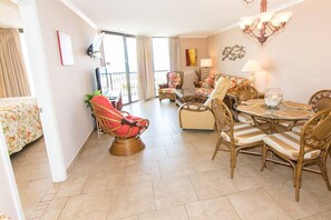 Smart-TV, DVD-spiller, stereoanlegg og PC-skjermer