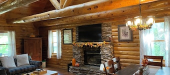 Hondvriendelijke log Home op Fox River IL in de buurt van Starved Rock, veranda, dek, vuurplaats