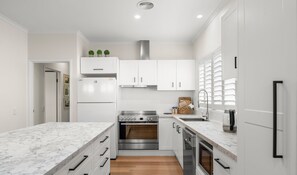 Fridge, microwave, oven, stovetop - Goondiwindi Cowes (Cowes)