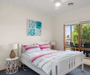 5 bedrooms, iron/ironing board, WiFi - Goondiwindi Cowes (Cowes)