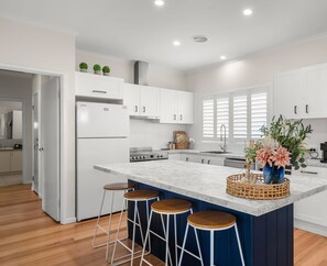 Fridge, microwave, oven, stovetop - Goondiwindi Cowes (Cowes)