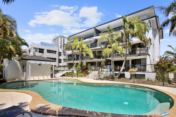 Small complex of 8 Units