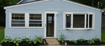 Oneida Lake Bright and airy South Shore Lakeside Cottage