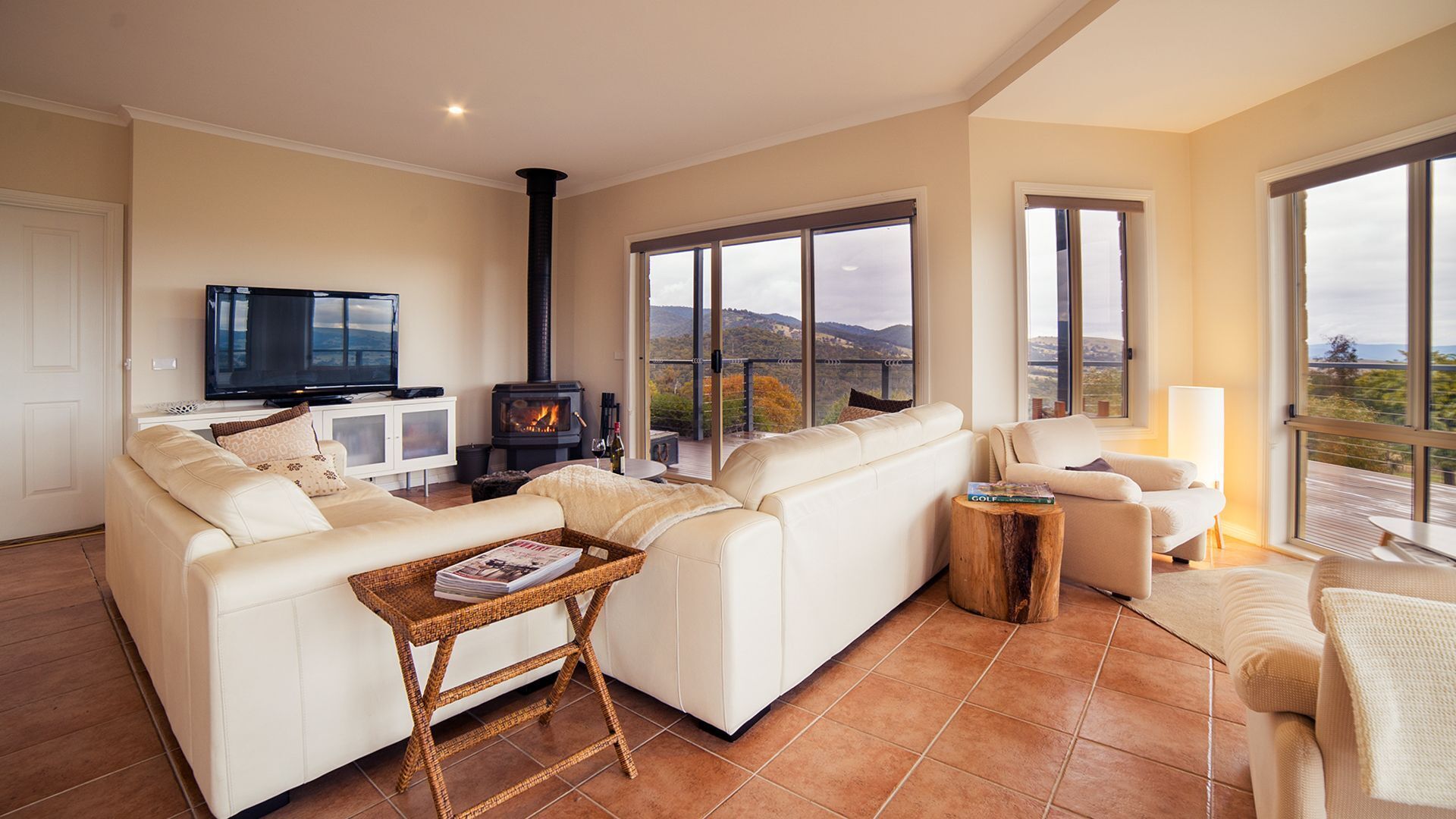 WILD DOG RISE - sleeps 16 -base MT BULLER  Perfect ski Getaway - local discounts